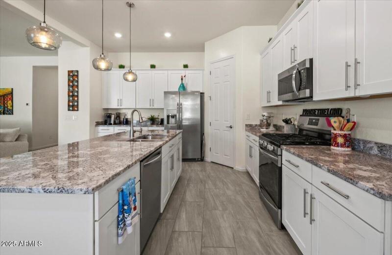 08-18562 W Thistle Landing Dr 23