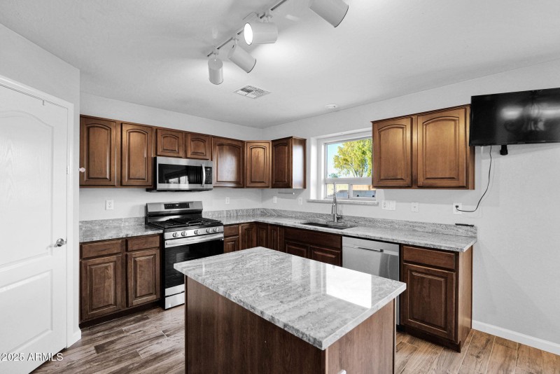 21-web-or-mls-P1393726