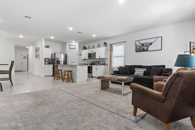 Kitchen/ Living Room