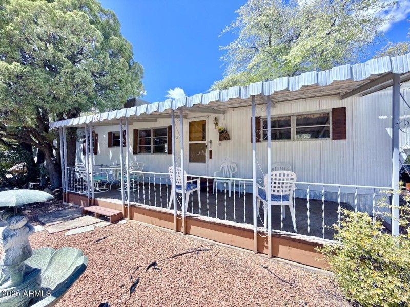 06 Front Covered Porch (3)