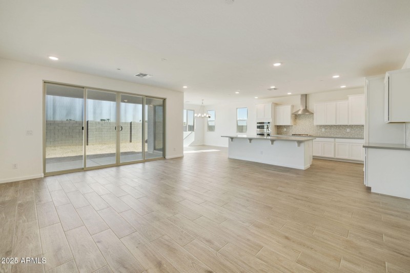 KITCHEN / GREAT ROOM