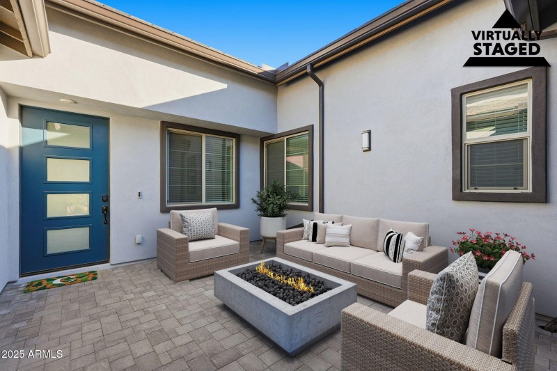 057_ListerPros (Front Patio)_VS 1