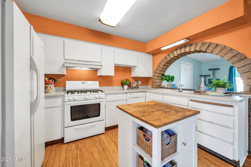 2142 W Paradise Dr-17