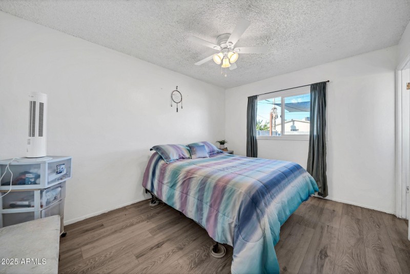 2142 W Paradise Dr-19