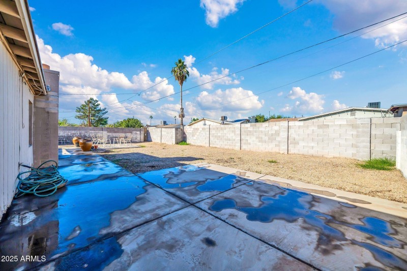 2142 W Paradise Dr-27