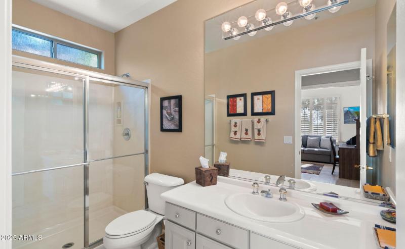 24-web-or-mls-Full Bathroom