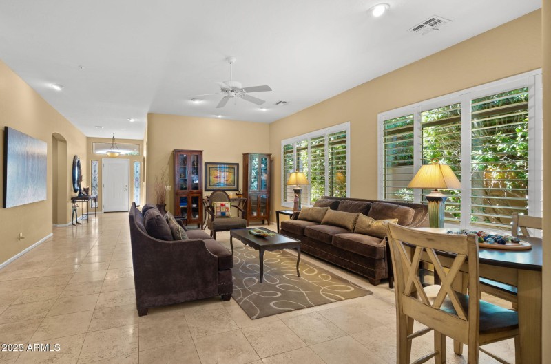 10-web-or-mls-Living Space4