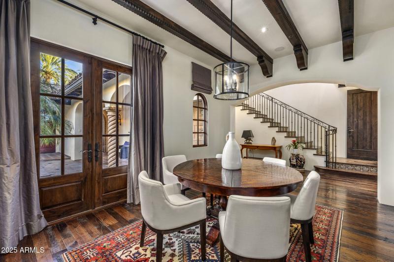 10-8394 - Formal Dining