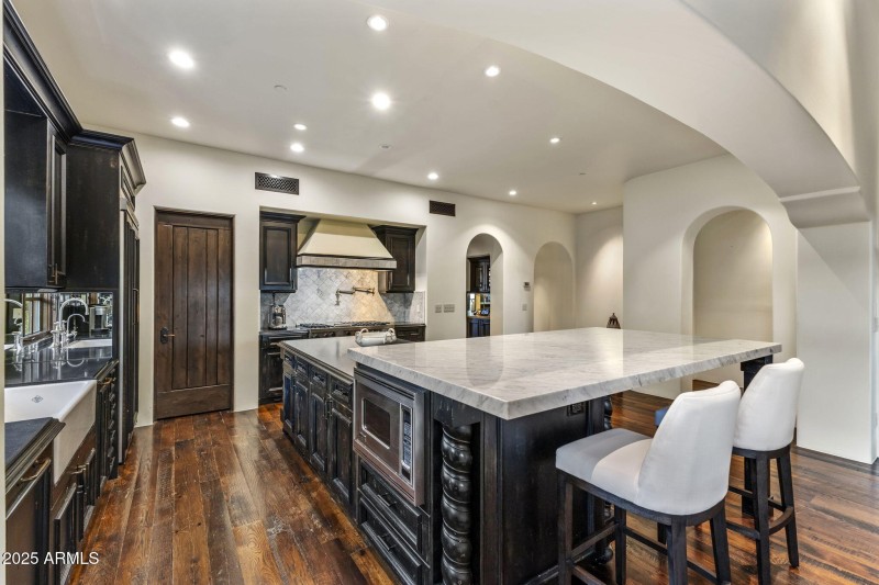 18-8442 - Kitchen - Built In Microwave