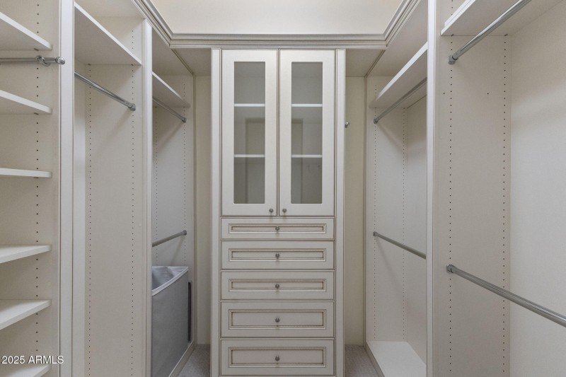 30-8558 - 2md Walk In Closet