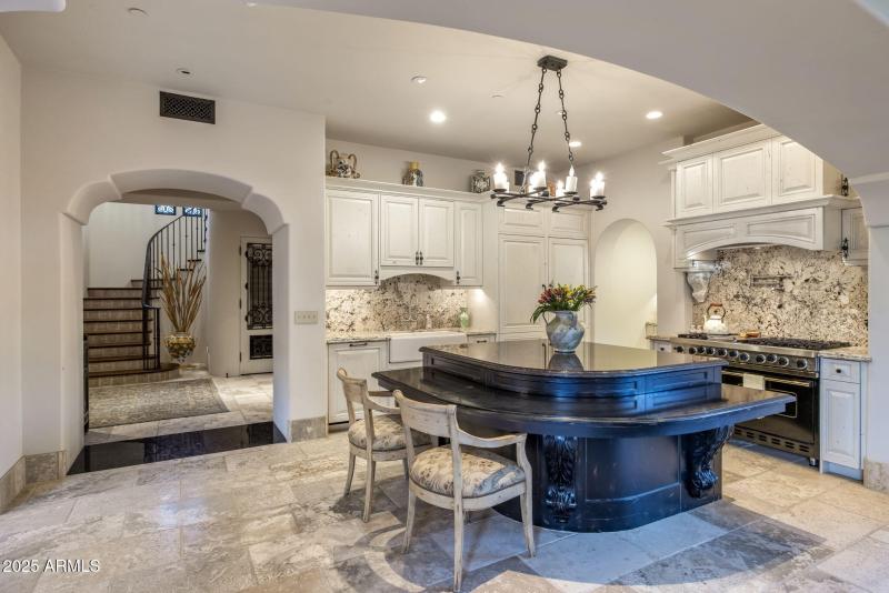 16-0263 - Kitchen with Center Island and