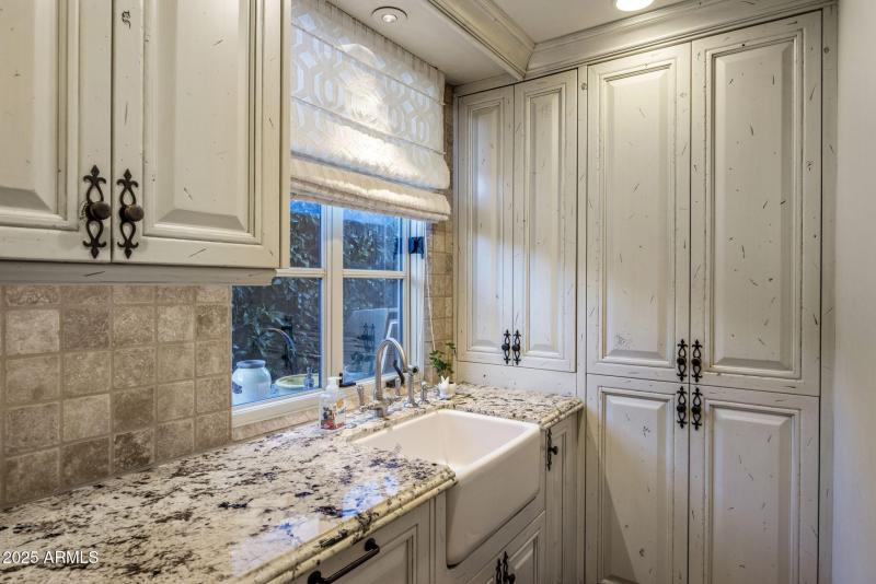 18-0236 - Walk In Pantry, Dishwasher and