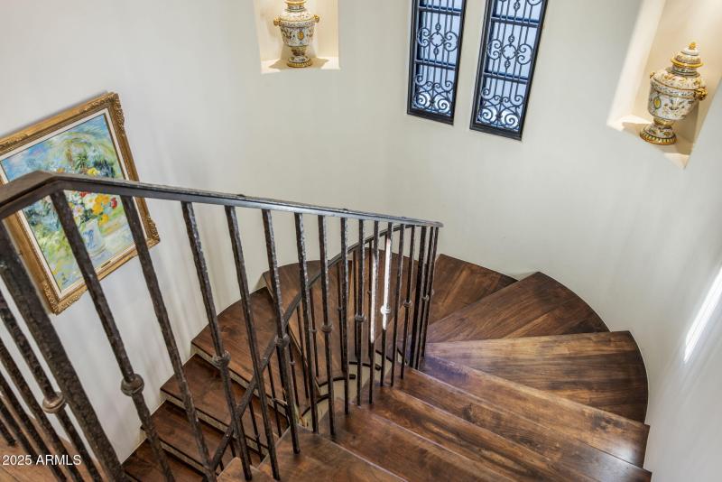 31-0174 - Warm Wood Tones and Ceiling He