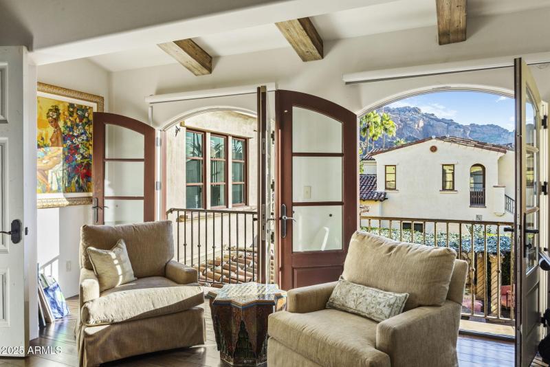 33-0065 - View of Camelback from Sitting