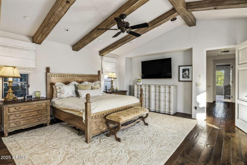 36-0075 - Beamed Ceilings