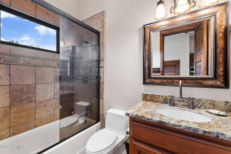 84-Carriage House Bathroom