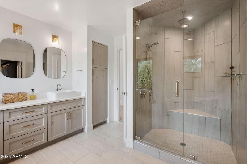 27-Primary Bathroom (2)