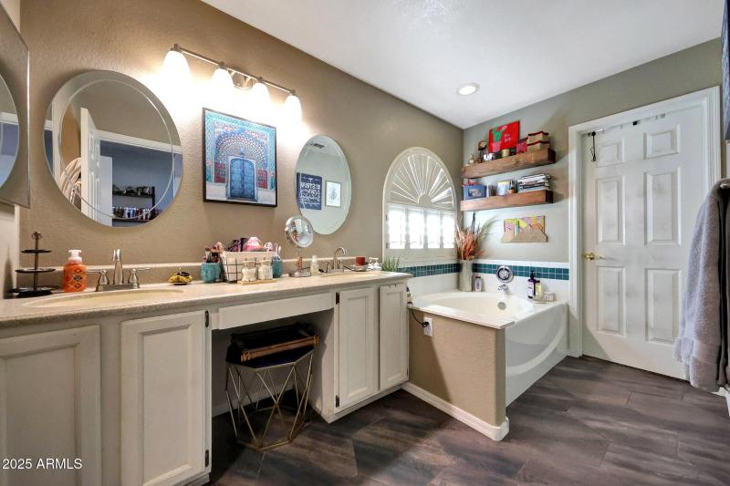 Separate Tub and Shower