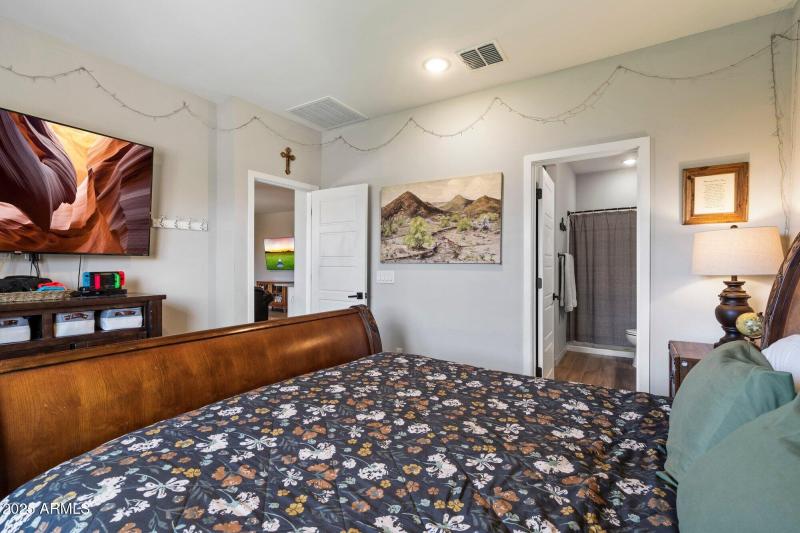 Primary with Ensuite bathroom