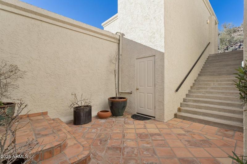 6-web-or-mls-3800-e-lincoln-dr-7