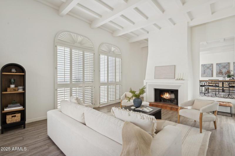 9-web-or-mls-3800-e-lincoln-dr-7