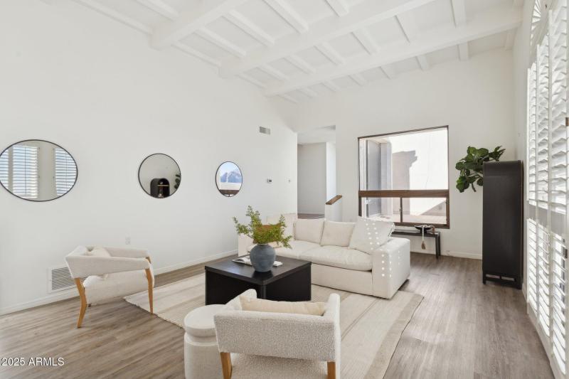 11-web-or-mls-3800-e-lincoln-dr-7