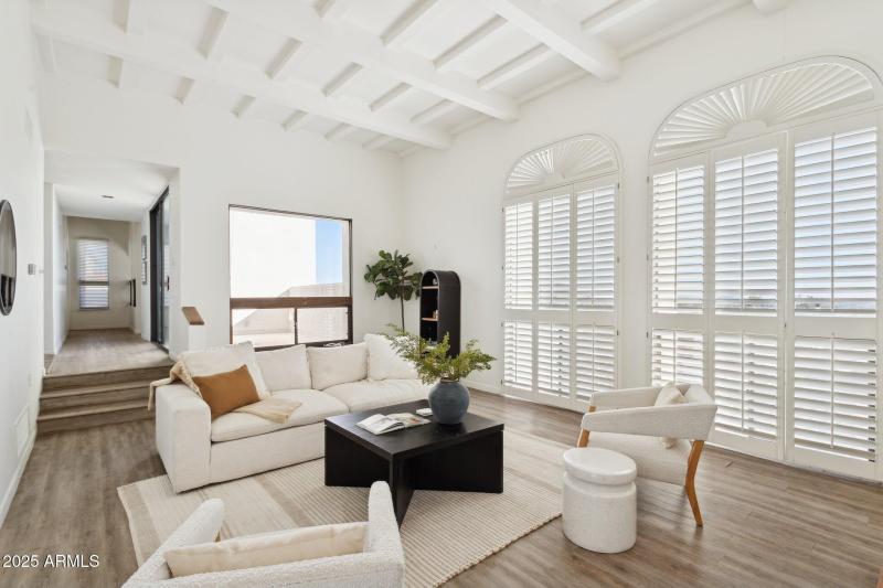 12-web-or-mls-3800-e-lincoln-dr-7