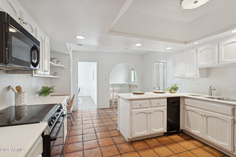 13-web-or-mls-3800-e-lincoln-dr-7