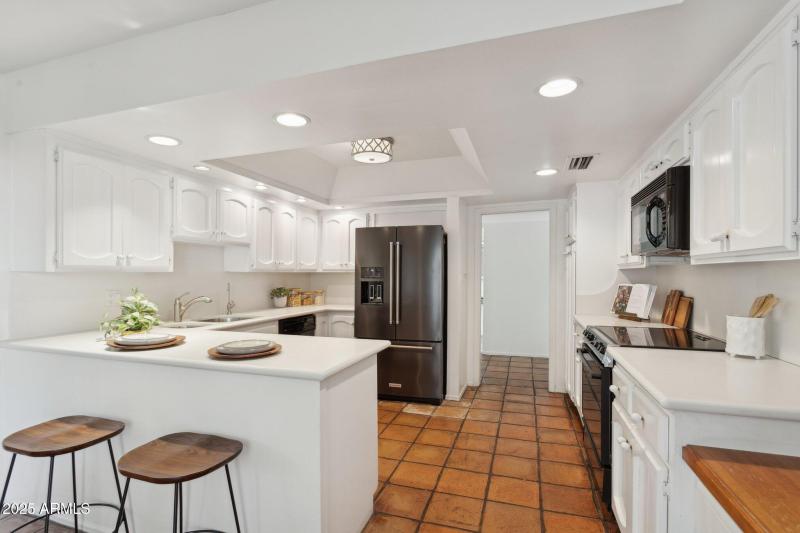 14-web-or-mls-3800-e-lincoln-dr-7