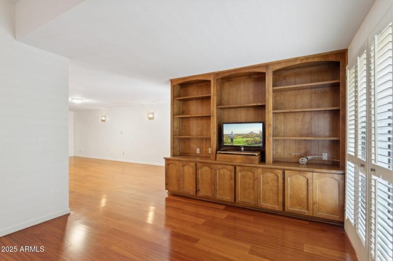 28-web-or-mls-3800-e-lincoln-dr-7