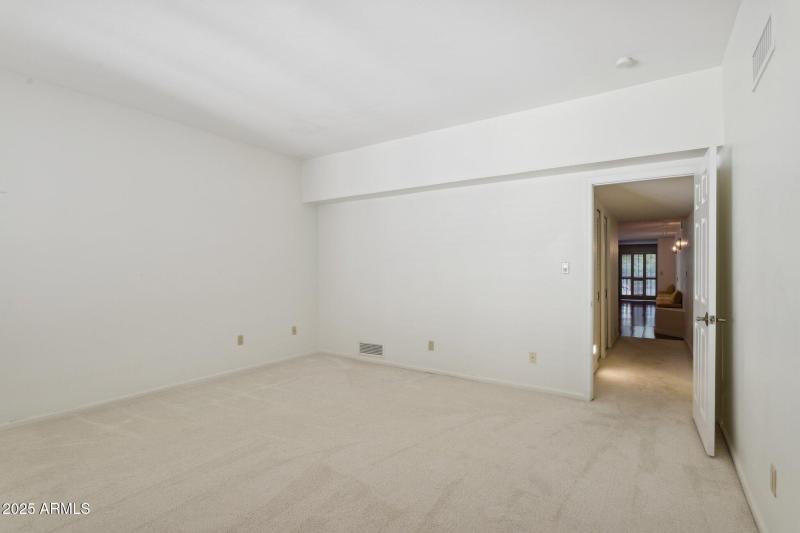 51-web-or-mls-3800-e-lincoln-dr-7