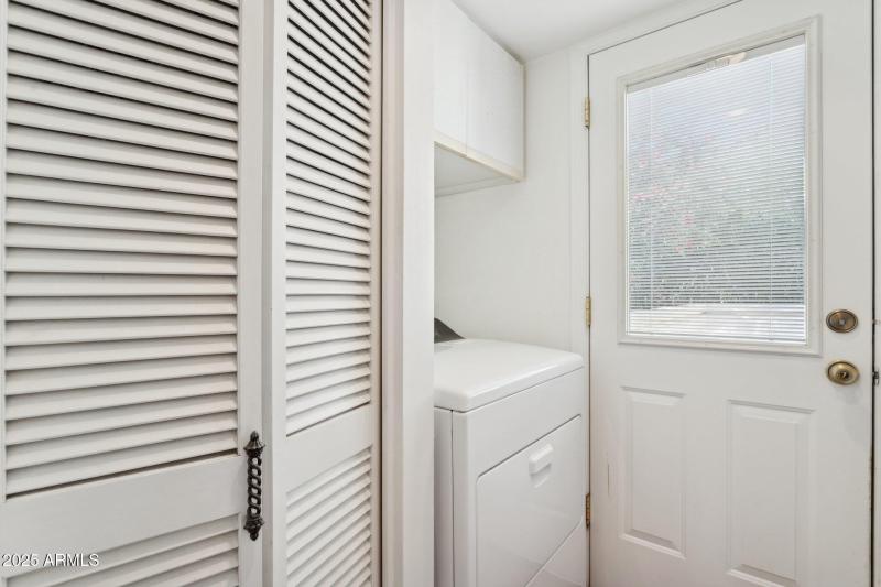 64-web-or-mls-3800-e-lincoln-dr-7