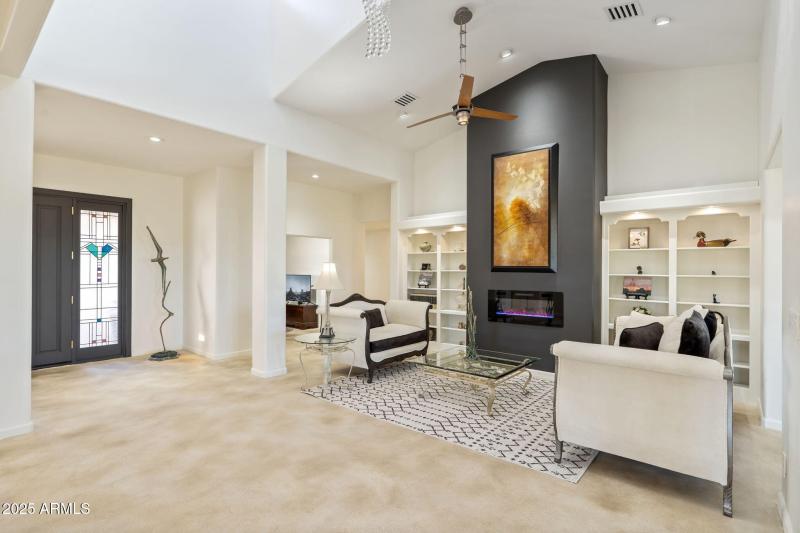 Grand Living Room Electric Fireplace