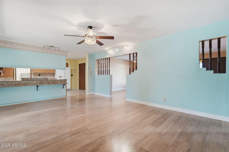 Racine - dining room with view of breakf