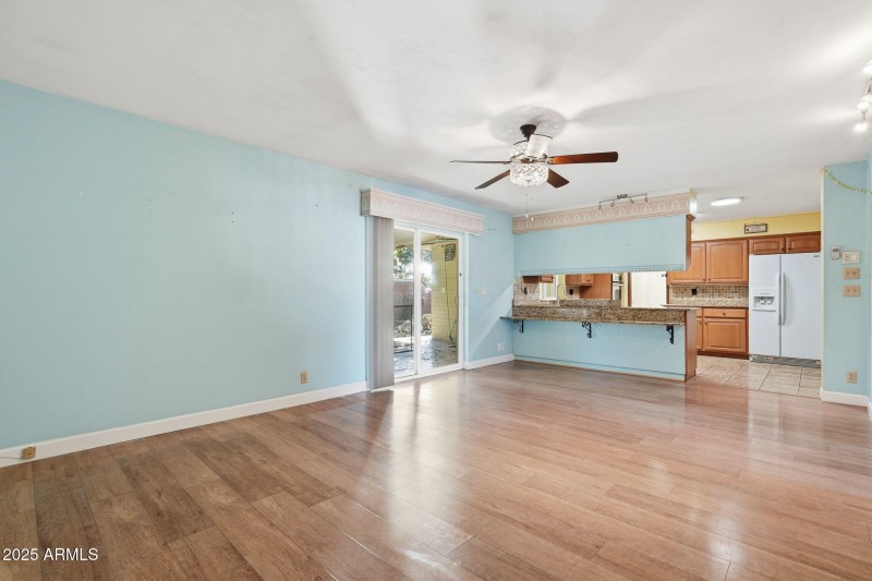 Racine - dining room with view of breakf