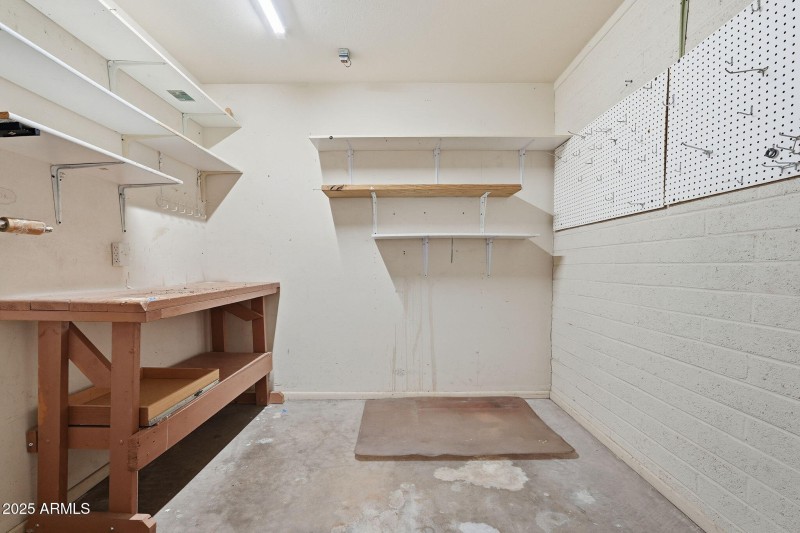 Racine - garage.golf cart parking or wor