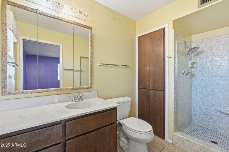 Racine - primary bathroom