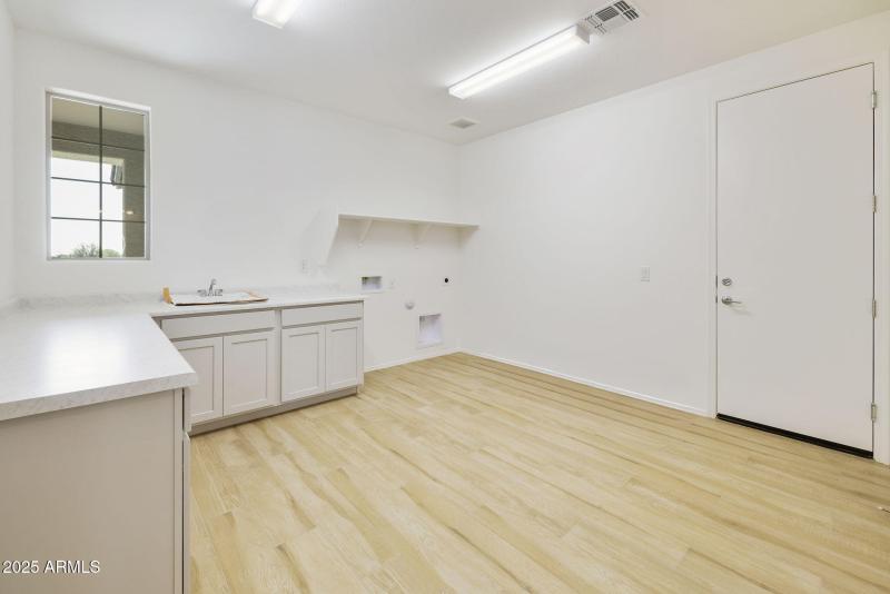 SUPERSIZED LAUNDRY ROOM