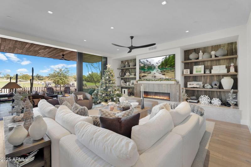 5-web-or-mls-Phoenician Blvd-6