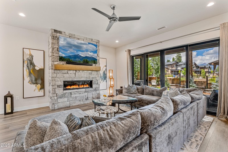 1810 E Magnolia Dr-11