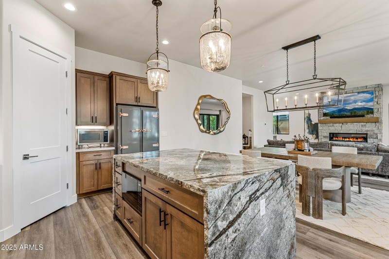 1810 E Magnolia Dr-17