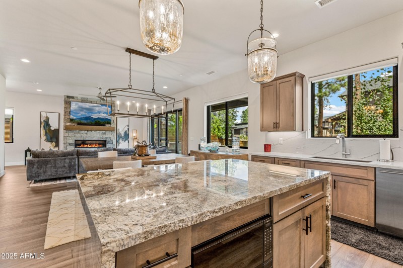 1810 E Magnolia Dr-21