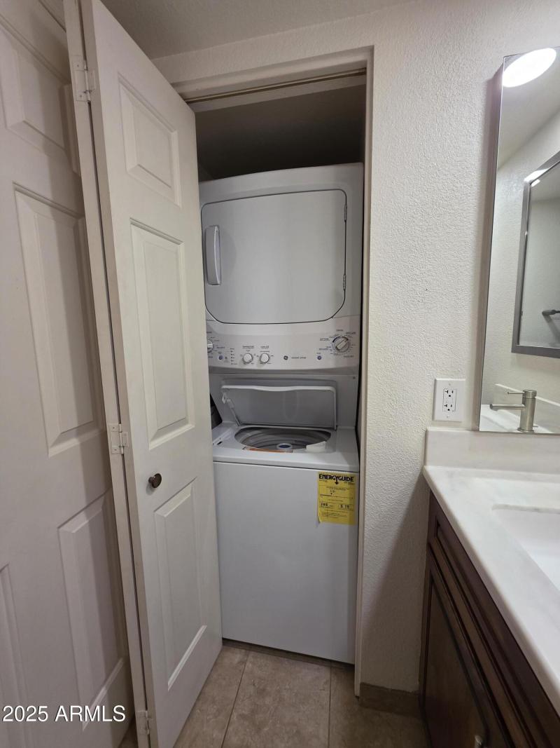 Washer Dryer IN unit!