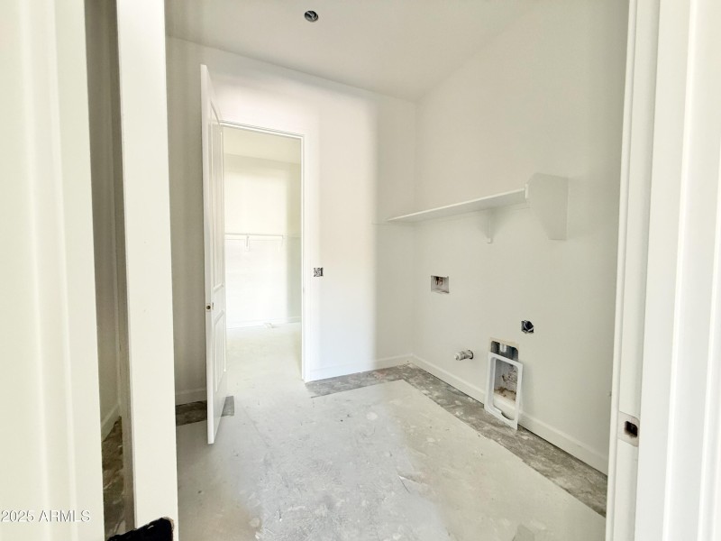 07 Laundry with pass-through door to pri