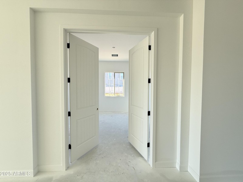 09.0 Den with dble doors