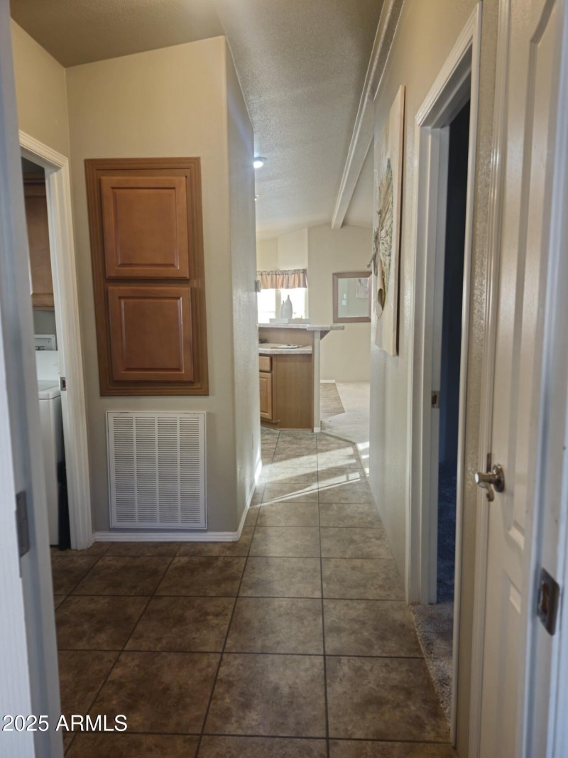 Resized_20251206_160421_1765332497603