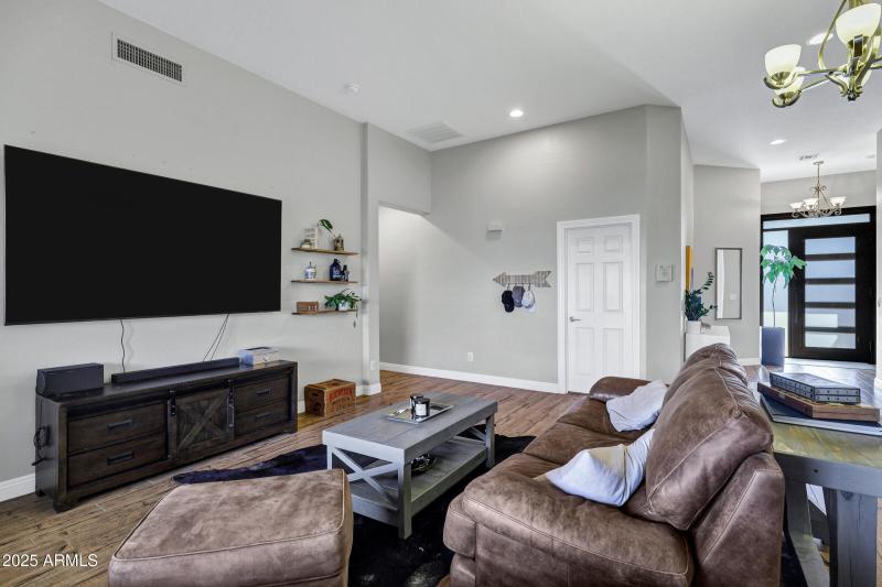 3402 E Thornton Ave-9