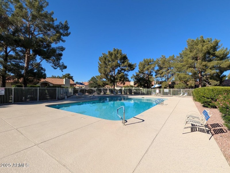 swimming pool Parkside at the Galleria