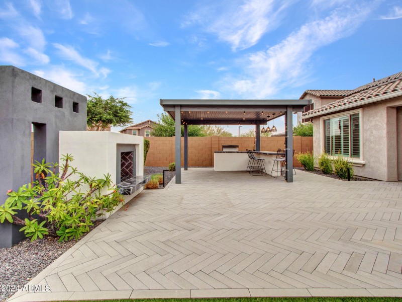 18-Backyard-patio--(1)