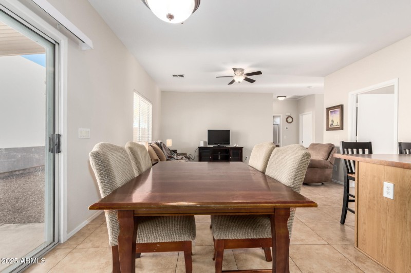 SEPARATE DINING AREA